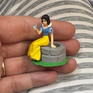 Snow White Yujin Gashapon Figures & Toys